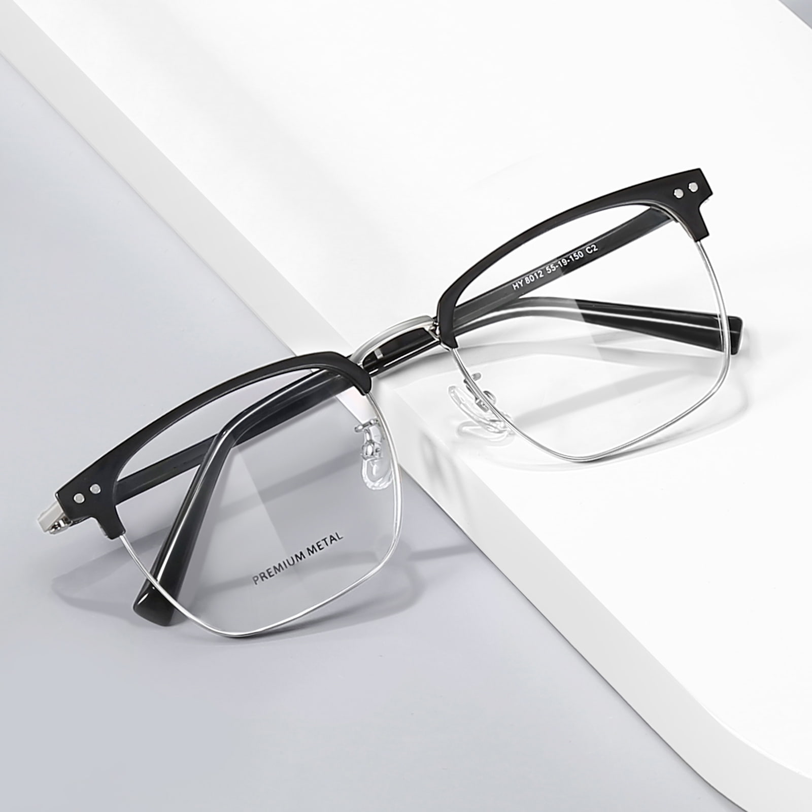 8012 Minimalistiska nästryckslegeringsglasögon