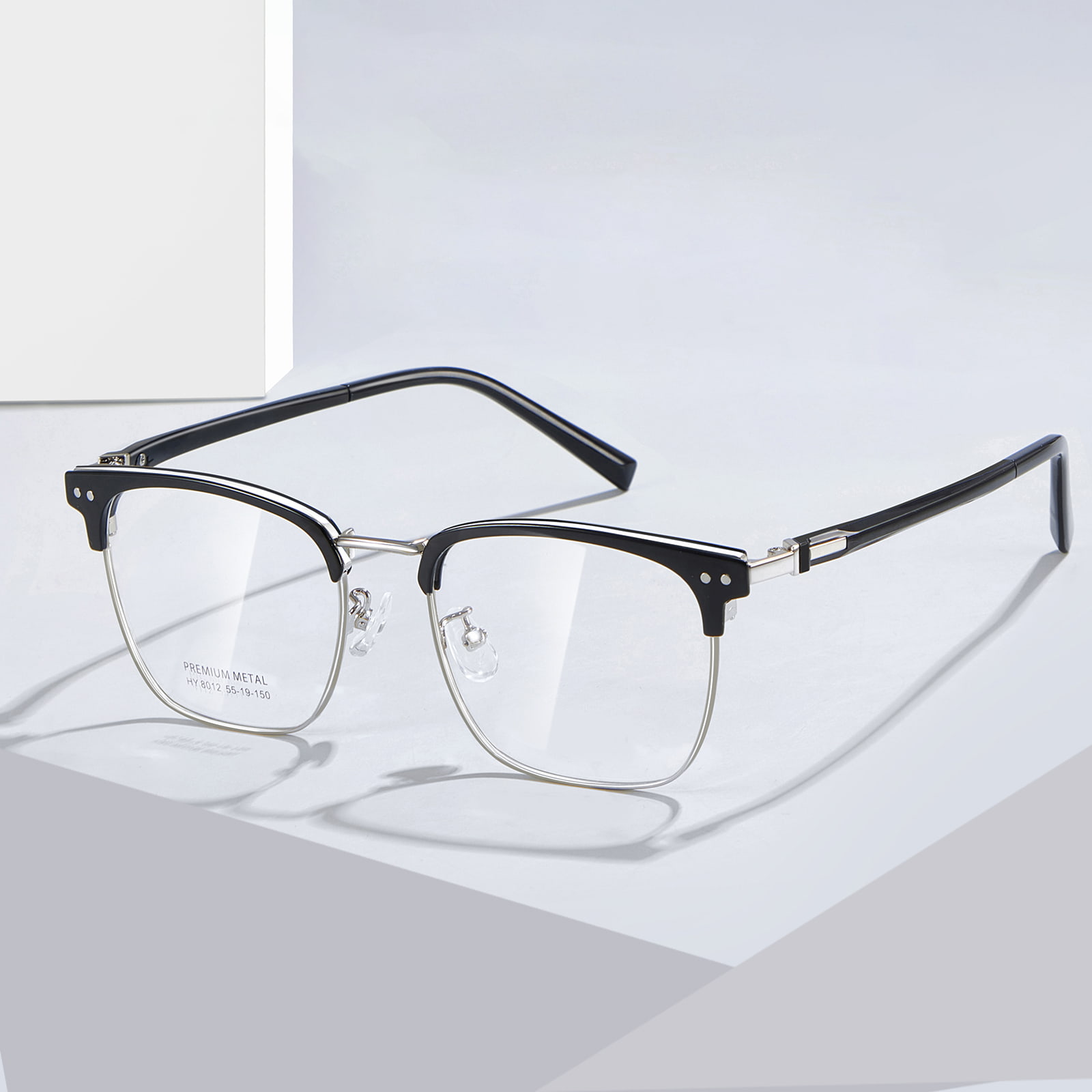 8012 Minimalistiska nästryckslegeringsglasögon