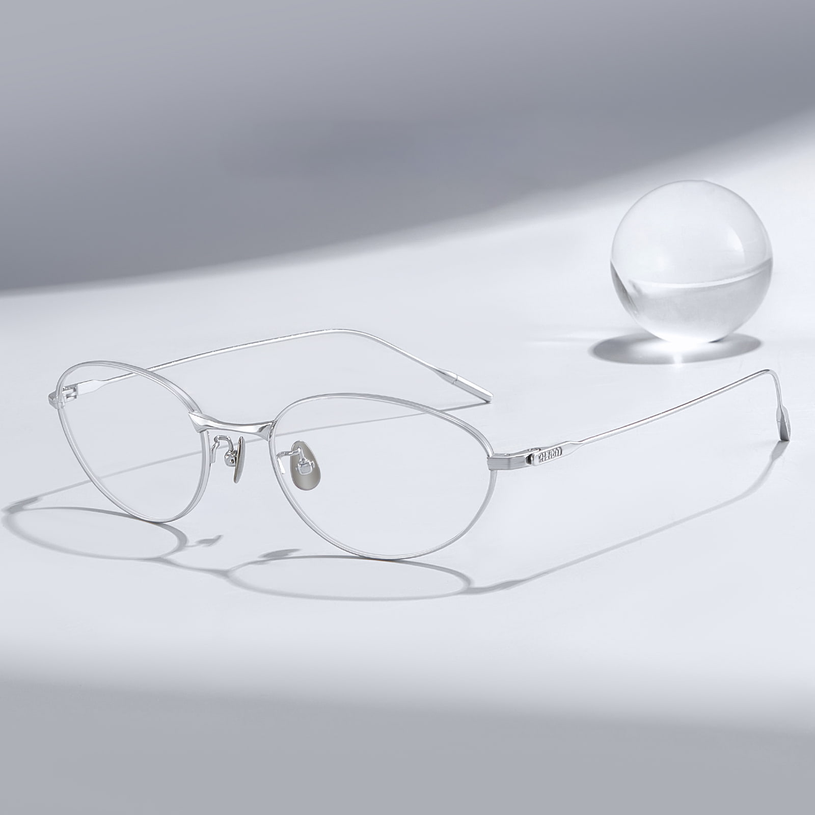 Fade Oval Cat-Eye Color Rich Pure Titanium glasögon