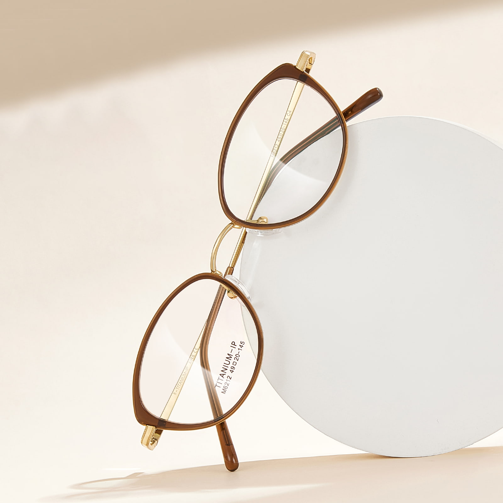 M6212 Bredbågade Soft Curve β Titanium glasögon