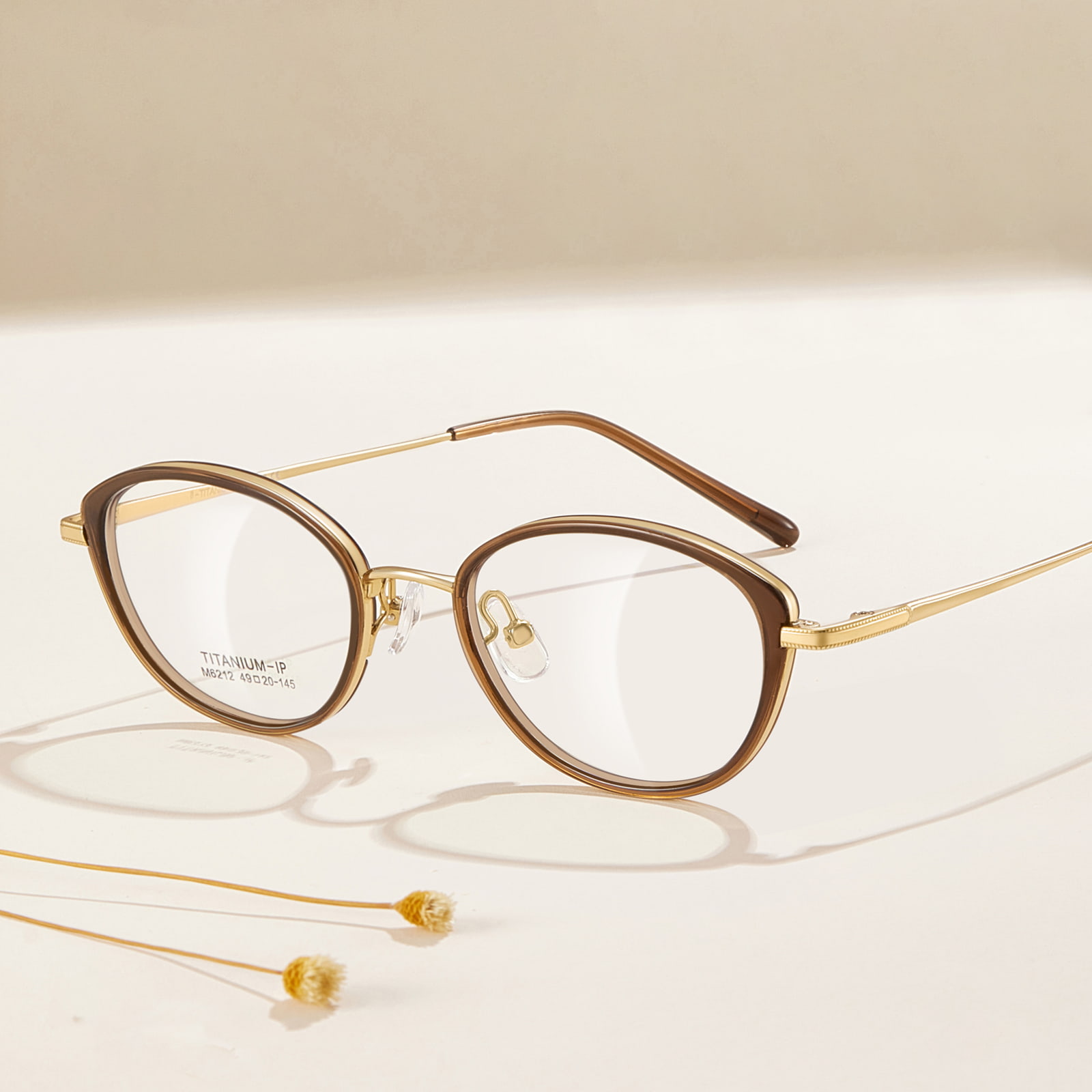 M6212 Bredbågade Soft Curve β Titanium glasögon